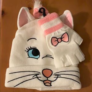 Marie Disney beanie and fingerless gloves set